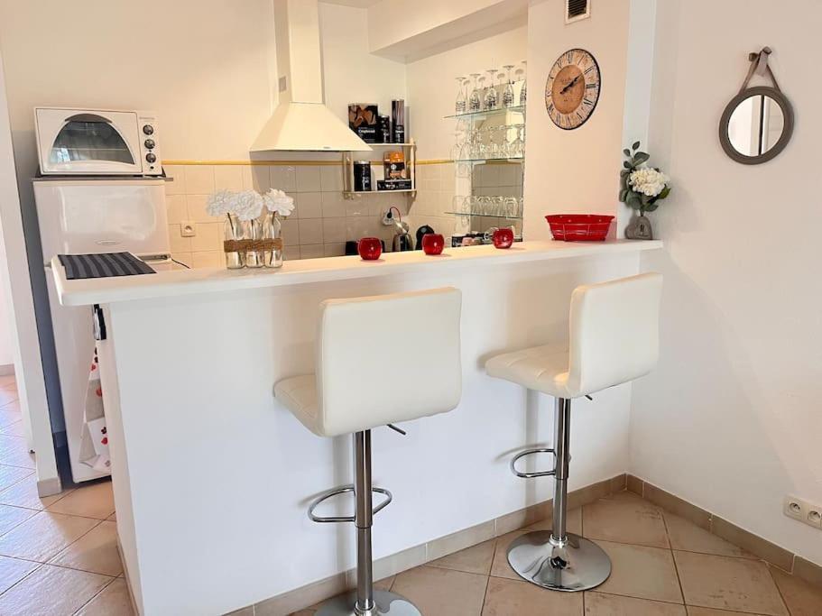 Joli Studio Tout Confort Proche Toutes Commodites Dans Residence Calme L'Ile-Rousse  Bagian luar foto